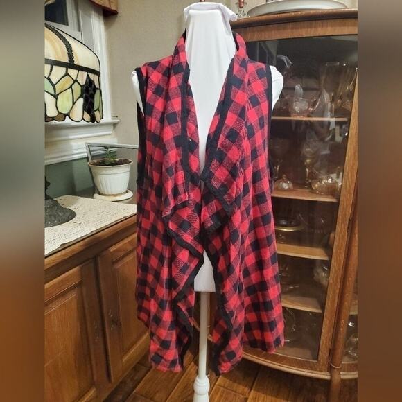 Twenty second red and white Buffalo plaid a symmetrical waterfall vest - Picture 1 of 3